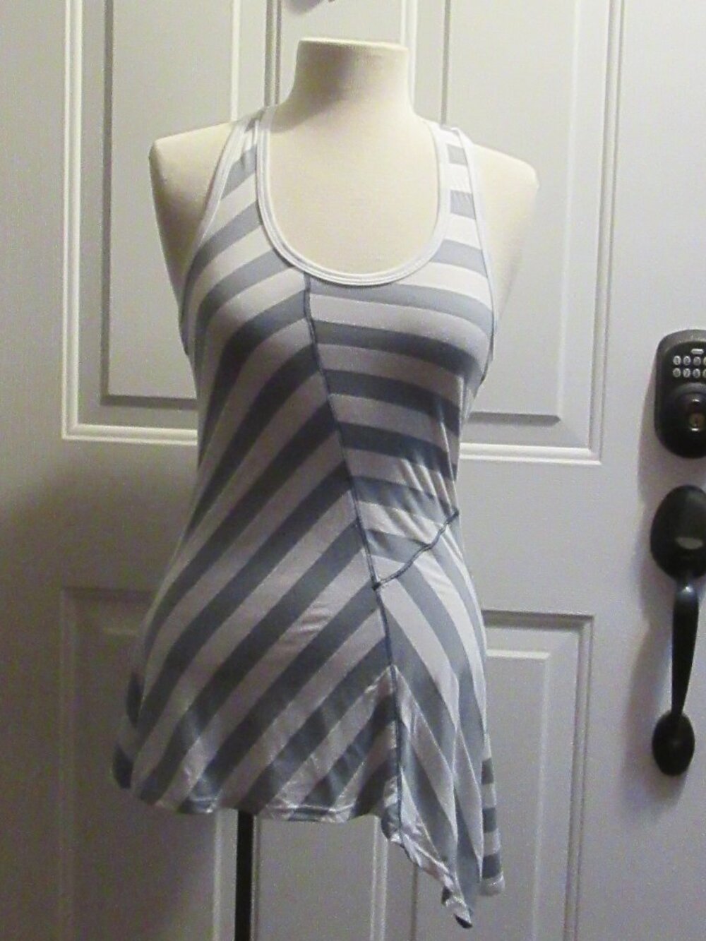 Y2K Gray and White striped assymmetrical razor back stretch knit long tank sz M